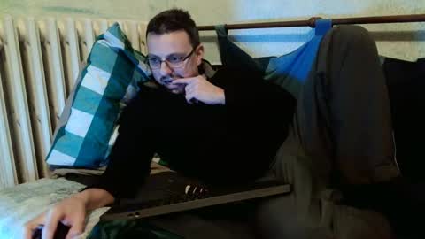 Manuel online show from December 4, 10:51 pm