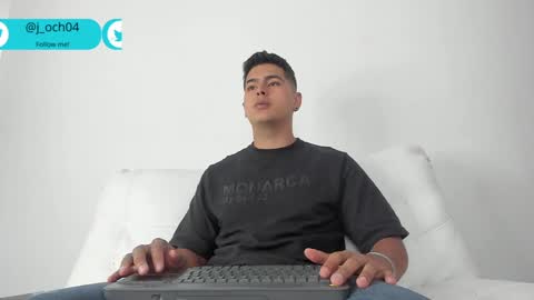 Snapshot of _juanes__ chatting on December 15, 2:59 pm _juanes__ online show from December 15, 2:59 pm
