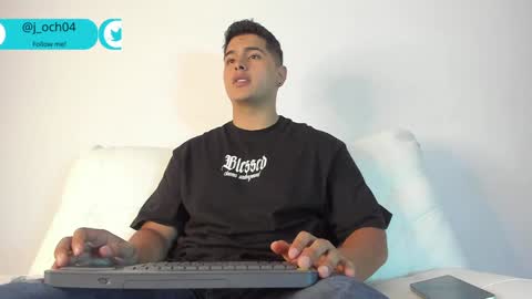 Snapshot of _juanes__ chatting on December 19, 3:41 pm _juanes__ online show from December 19, 3:41 pm