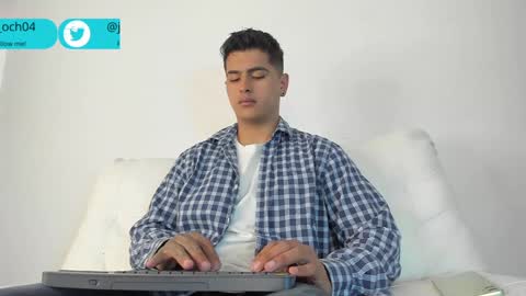 Snapshot of _juanes__ chatting on December 18, 3:11 pm _juanes__ online show from December 18, 3:11 pm