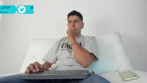 Snapshot of _juanes__ chatting on December 16, 3:11 pm _juanes__ online show from December 16, 3:11 pm