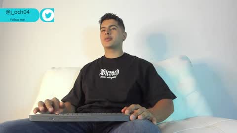 Snapshot of _juanes__ chatting on December 17, 9:16 pm _juanes__ online show from December 17, 9:16 pm