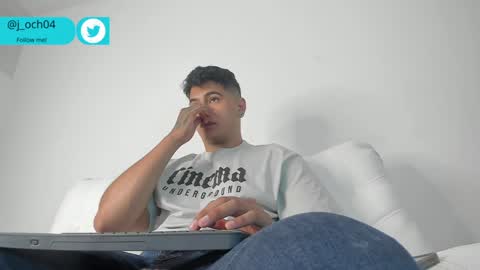 Snapshot of _juanes__ chatting on December 2, 1:55 pm _juanes__ online show from December 2, 1:55 pm