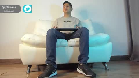 Snapshot of _juanes__ chatting on January 2, 12:45 am _juanes__ online show from January 2, 12:45 am