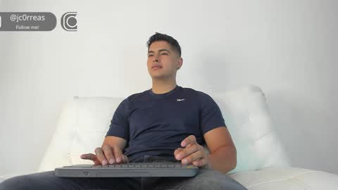 Snapshot of _juanes__ chatting on December 24, 2:54 pm _juanes__ online show from December 24, 2:54 pm