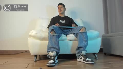 Snapshot of _juanes__ chatting on February 3, 10:54 pm _juanes__ online show from February 3, 10:54 pm