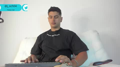 Snapshot of _juanes__ chatting on December 13, 3:32 pm _juanes__ online show from December 13, 3:32 pm
