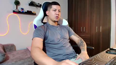 Snapshot of _robertobaggio chatting on February 25, 12:34 pm Roberto online show from February 25, 12:34 pm