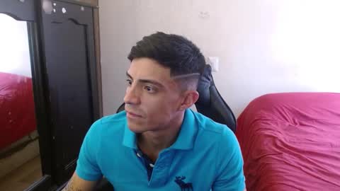 Snapshot of _schnnneider_ chatting on October 4, 5:51 pm SCHNEIDER online show from October 4, 5:51 pm
