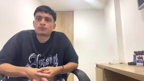 Juan Pablo-independent model online show from March 5, 2:30 am