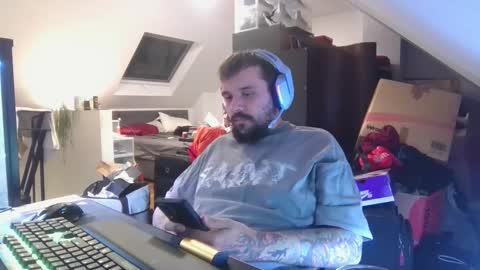 _smiley_bear27 online show from December 5, 10:00 am