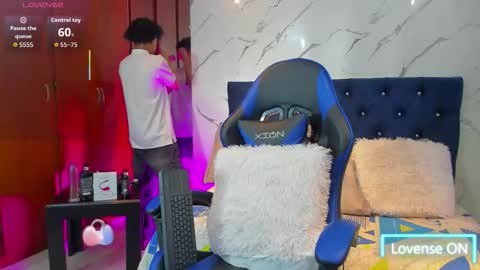 Taylor online show from February 5, 9:44 pm