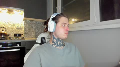 _torfin_ online show from December 3, 11:35 pm