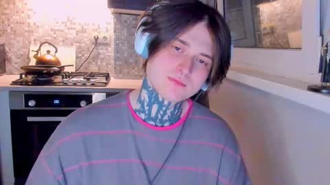 _torfin_ online show from March 18, 12:02 am