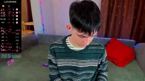 Snapshot of aaron_bang chatting on October 27, 12:24 am Aaron Bang online show from October 27, 12:24 am
