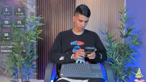 Aaron online show from December 18, 12:45 pm