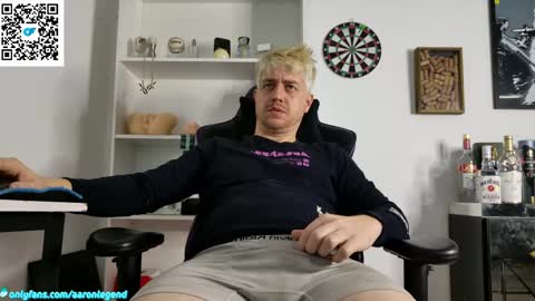 Aaron  online show from April 10, 5:14 am