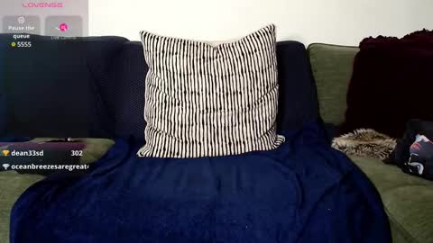 Snapshot of aaronstone_ chatting on December 9, 11:36 am Scrufffypup online show from December 9, 11:36 am