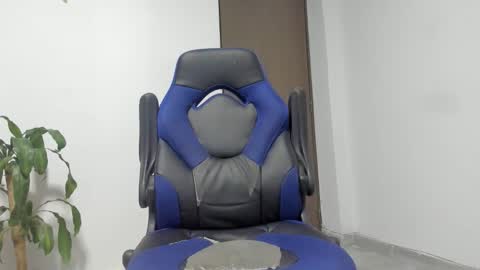 Independence model AbelAsburgo online show from January 11, 1:54 am