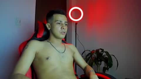 Independence model AbelAsburgo online show from April 9, 3:04 am