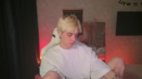 Snapshot of abslut chatting on October 22, 3:59 pm Nick online show from October 22, 3:59 pm