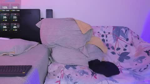 centric independent model   online show from November 15, 2:02 am