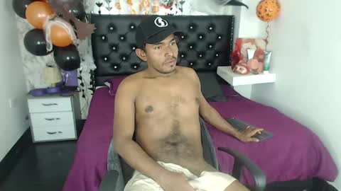 Snapshot of adam_morgan2 chatting on October 19, 6:39 am adam_morgan2 online show from October 19, 6:39 am