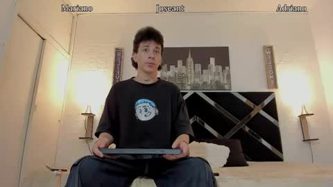 Snapshot of adriano_bigcock chatting on October 22, 5:00 am Adrian online show from October 22, 5:00 am