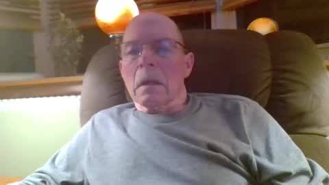 aguynrkfrd online show from December 3, 10:54 am