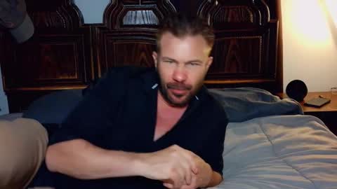 Blue Eyed Handsome Man online show from March 22, 5:12 am