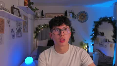 A H  online show from December 3, 1:55 am