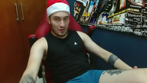 Snapshot of airon_blade chatting on December 15, 10:48 pm A I R O N online show from December 15, 10:48 pm