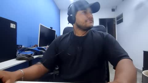 Esteban online show from December 3, 3:56 am