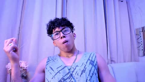 akazaboy online show from January 18, 4:30 am