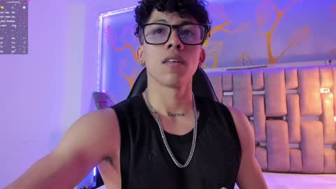 akazaboy online show from December 7, 4:42 am