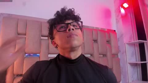 akazaboy online show from November 4, 5:41 am