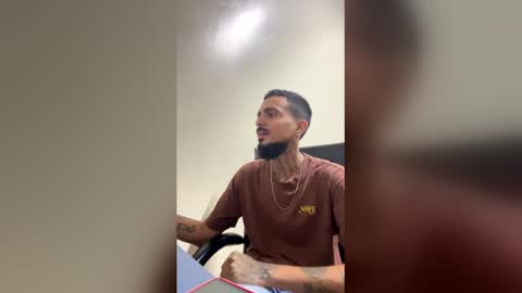 akiracontas123 online show from April 24, 2:52 pm