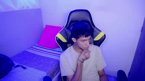 Akyra latin online show from February 21, 4:52 pm