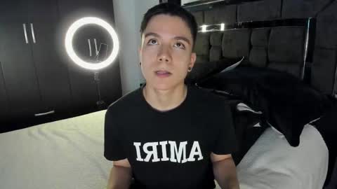 alanblack1 online show from November 19, 2:44 am