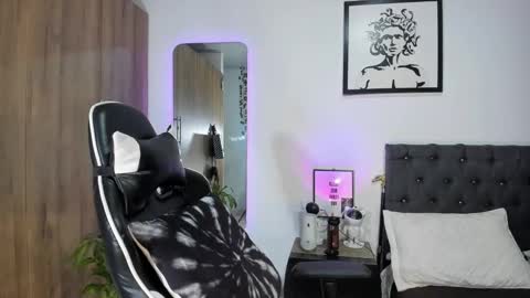 alannaughty_ online show from February 2, 2:32 am