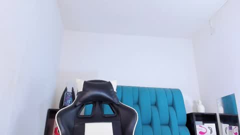 alannaughty_ online show from March 8, 9:29 pm