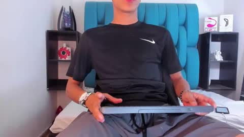 alannaughty_ online show from January 19, 11:01 am