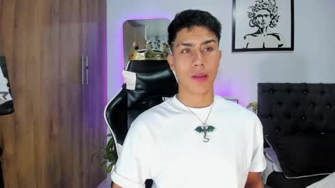 alannaughty_ online show from February 5, 12:17 am