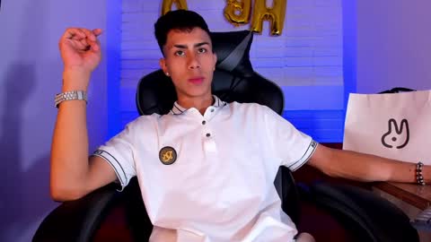 alannaughty_ online show from December 14, 11:12 pm