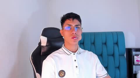 alannaughty_ online show from February 2, 4:15 am