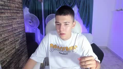 Aleck Boy online show from November 3, 7:04 pm