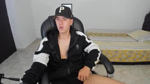 Aleck Boy online show from November 27, 8:23 pm