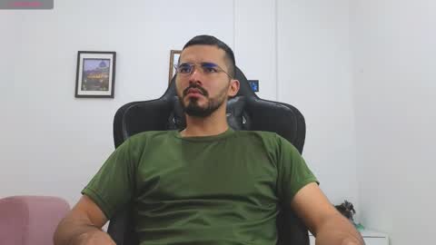 alejandroo_7 online show from December 17, 6:36 pm