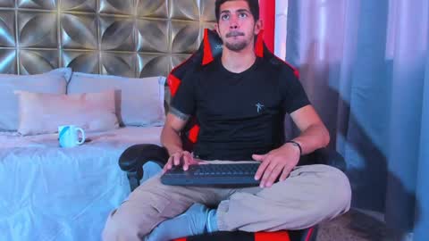 Alejo  online show from January 26, 8:02 pm