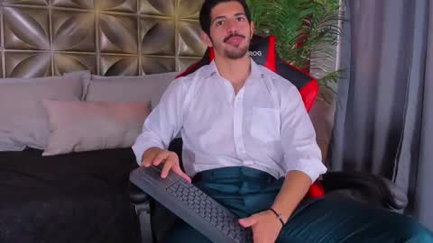 Alejo  online show from December 19, 8:02 pm